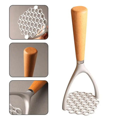 Amassador de Batata Manual, Espremedor de Batata com Cabo de Madeira, Amassador com Design Favo de Mel, Utensílio para Purê Sem Grumos, Espremedor de Batatas Alumínio e Madeira, Acessório de Cozinha Rústico, Amassador de Legumes Elegante, Ferramenta para Purê de Textura Lisa, Amassador de Batata KitchenCo, Utensílio de Cozinha Durável e Sofisticado.